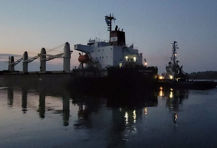 Frachtschiffe aus Hafen Pivdennyi in Region Odessa ausgelaufen
